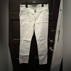 Cabi White Jeans Size 8 - Classic & Versatile!